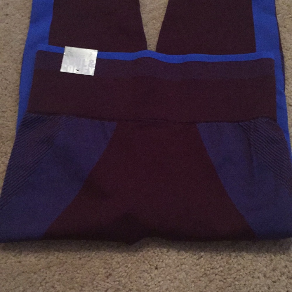 VS PINK Cool & Comfy Leggings Size L - Picture 3 of 6